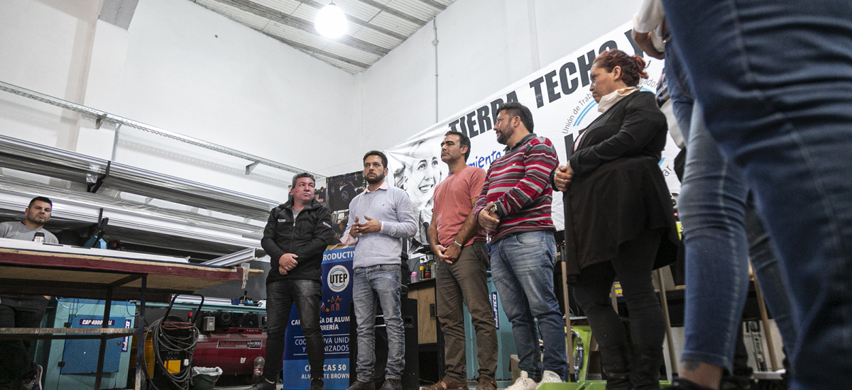 Fabiani entregó maquinaria y herramientas a cooperativistas de Almirante Brown